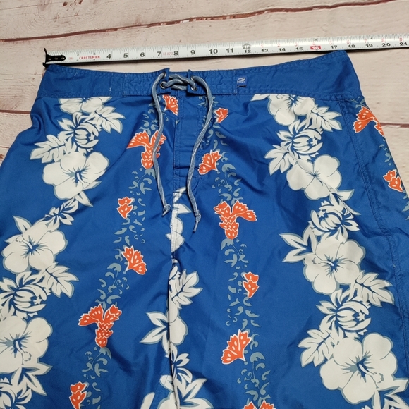 Old Navy Hawaiian print swim trunks. Large. READ DESCRIPTION. 717 - Picture 7 of 9